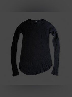 Lululemon Women black knit long sleeve 
 #loungewear #minimalist